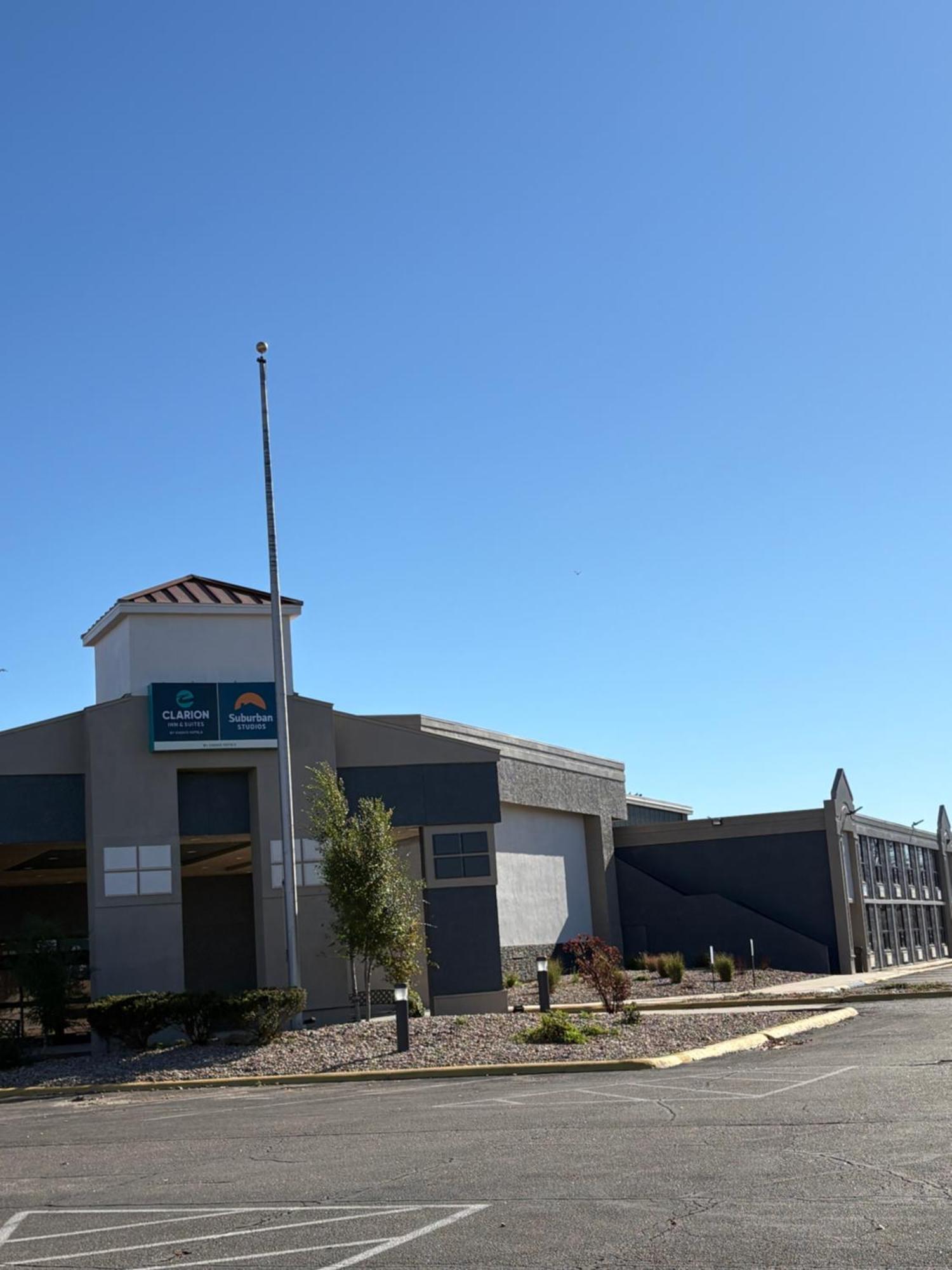 Clarion Inn & Suites And Convention Center Kearney Exterior foto