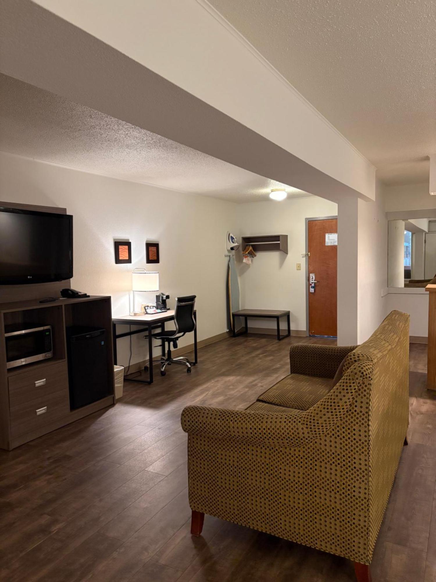Clarion Inn & Suites And Convention Center Kearney Exterior foto