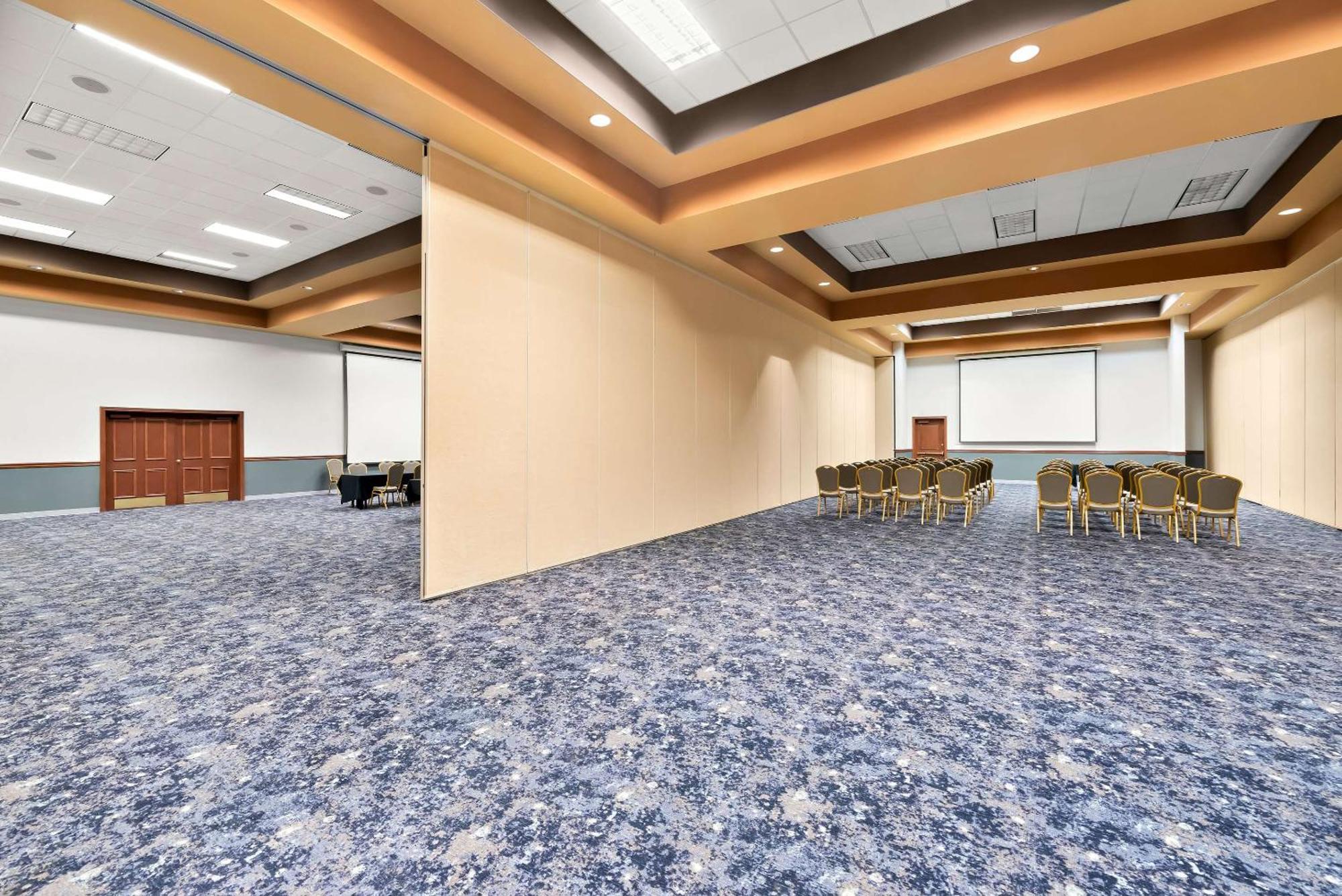Clarion Inn & Suites And Convention Center Kearney Exterior foto