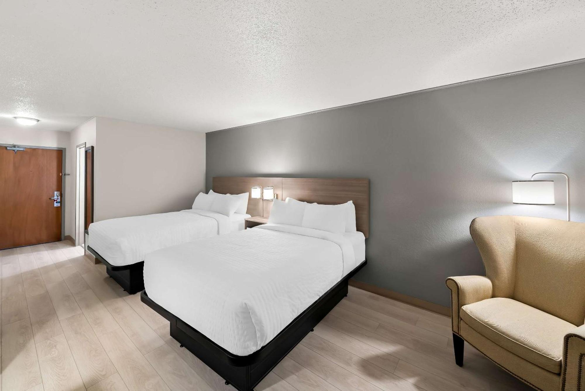 Clarion Inn & Suites And Convention Center Kearney Exterior foto